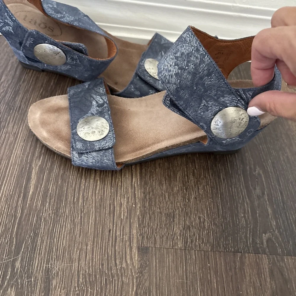 Taos Carousel 2 Blue Suede Floral Wedge Heel Ankle Strap Sandal Women 8/8.5 MINT